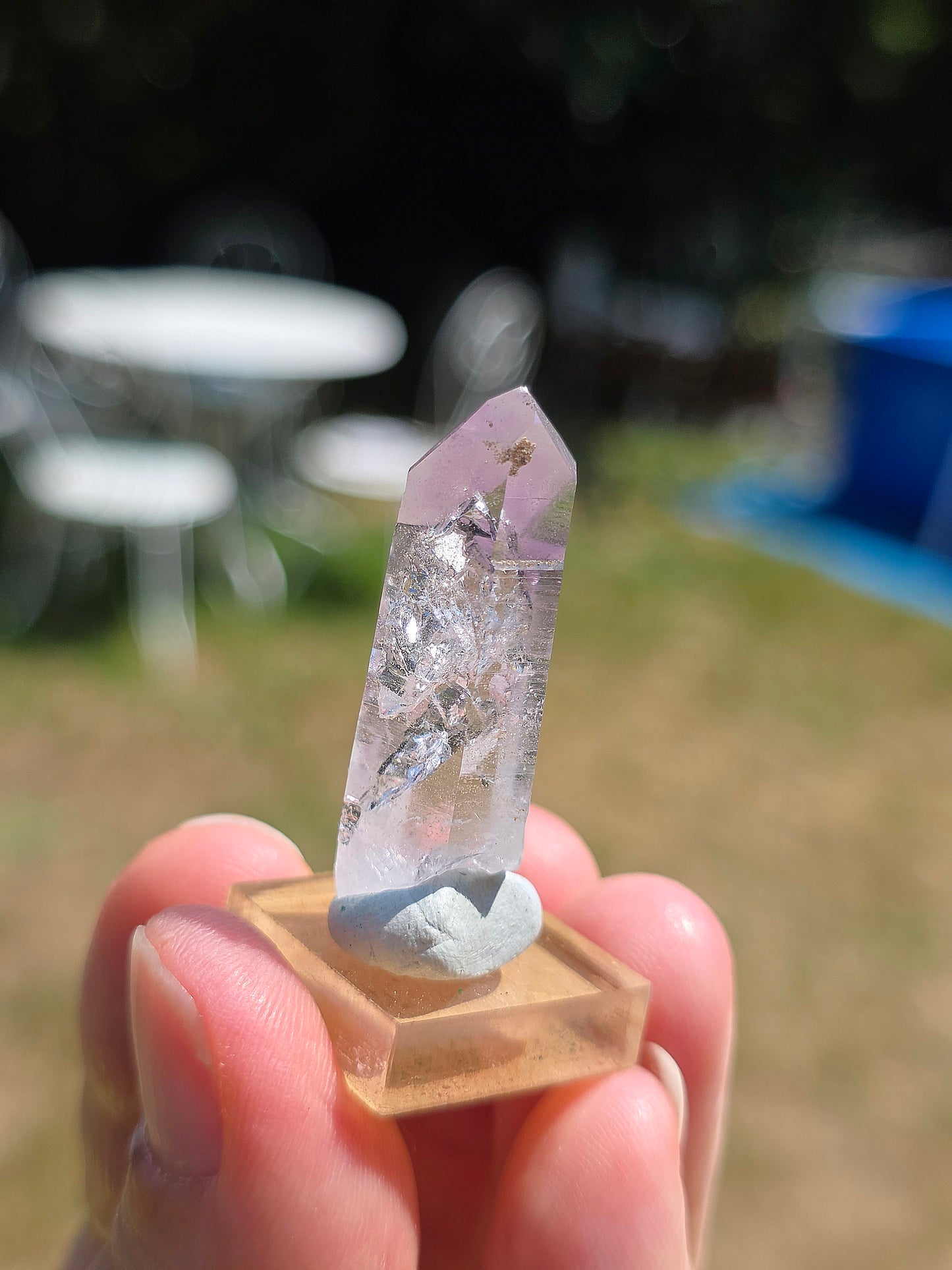 Quartz Goboboseb brut avec fantôme d'Améthyste 