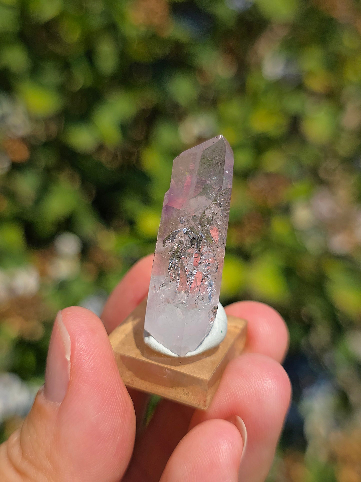 Quartz Goboboseb brut avec fantôme d'Améthyste 