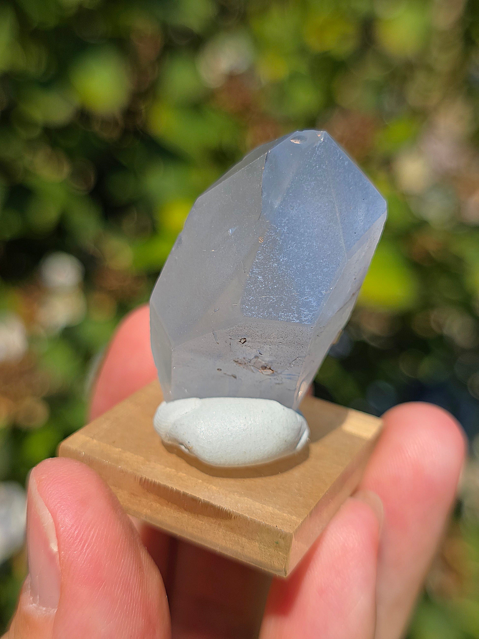Quartz avec inclusions de Dumortiérite brut