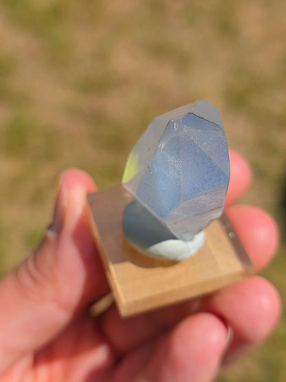 Quartz avec inclusions de Dumortiérite brut