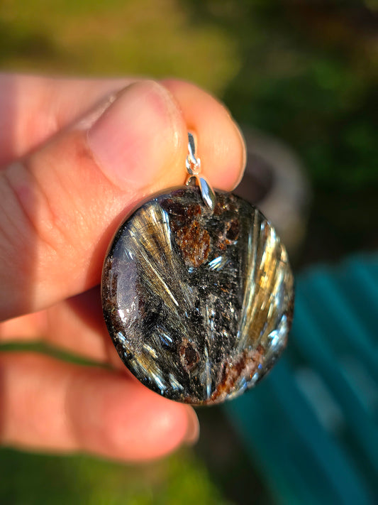 Superbe pendentif en Arfvedsonite