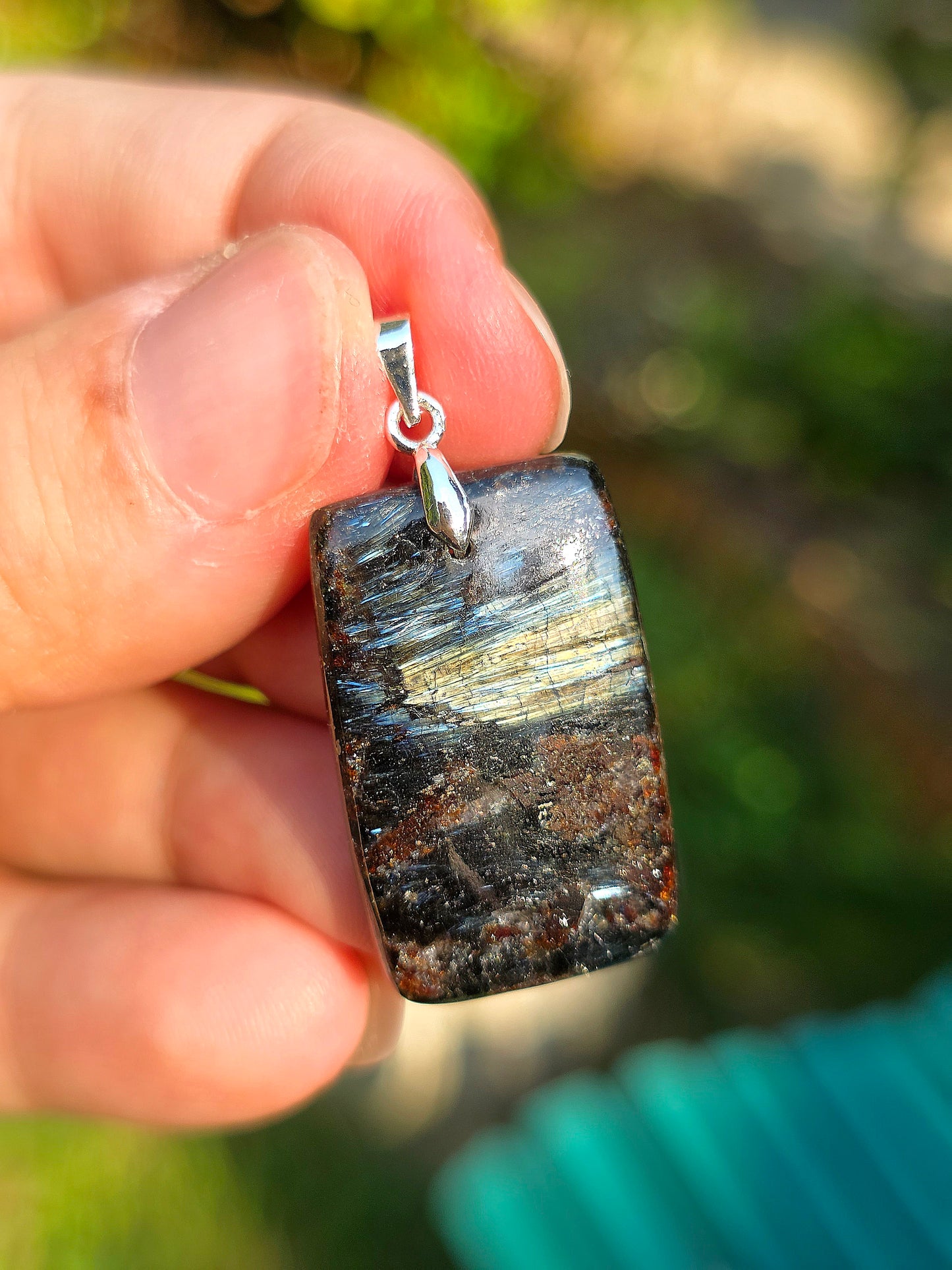 Superbe pendentif en Arfvedsonite