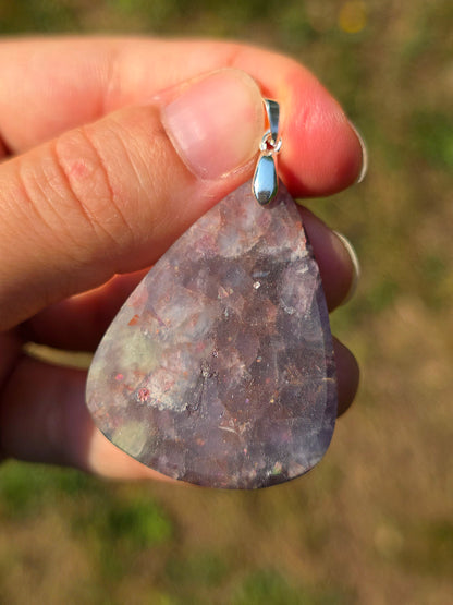 Magnifique pendentif en Iolite dos