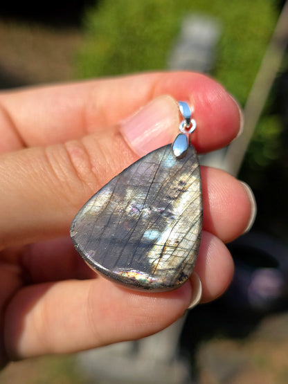 Sublime pendentif en Labradorite dite de type Spectrolite