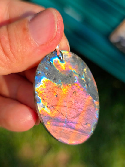 Sublime pendentif en Labradorite dite de type Spectrolite