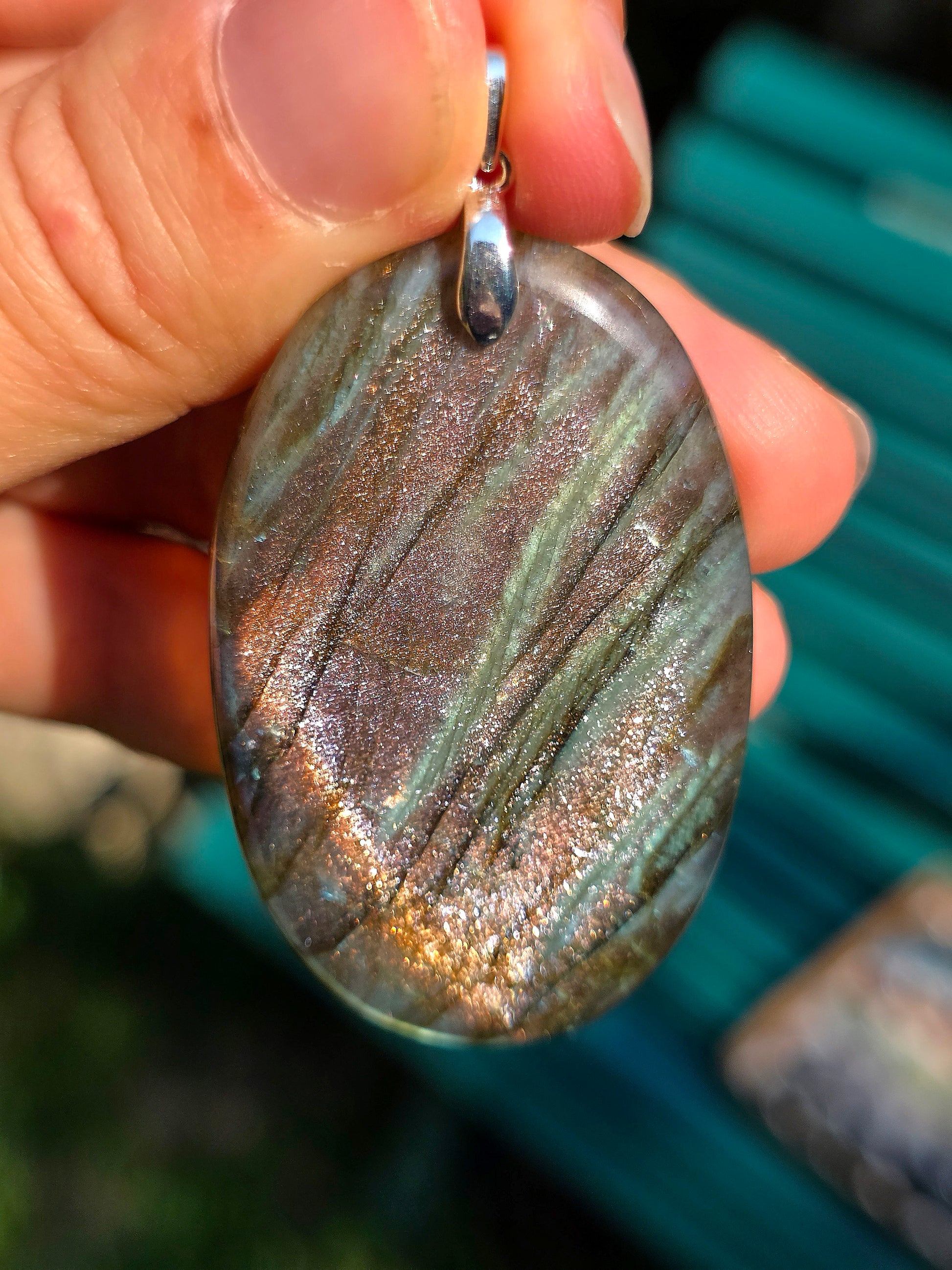 Pendentif en Labradorite verte superbes reflets