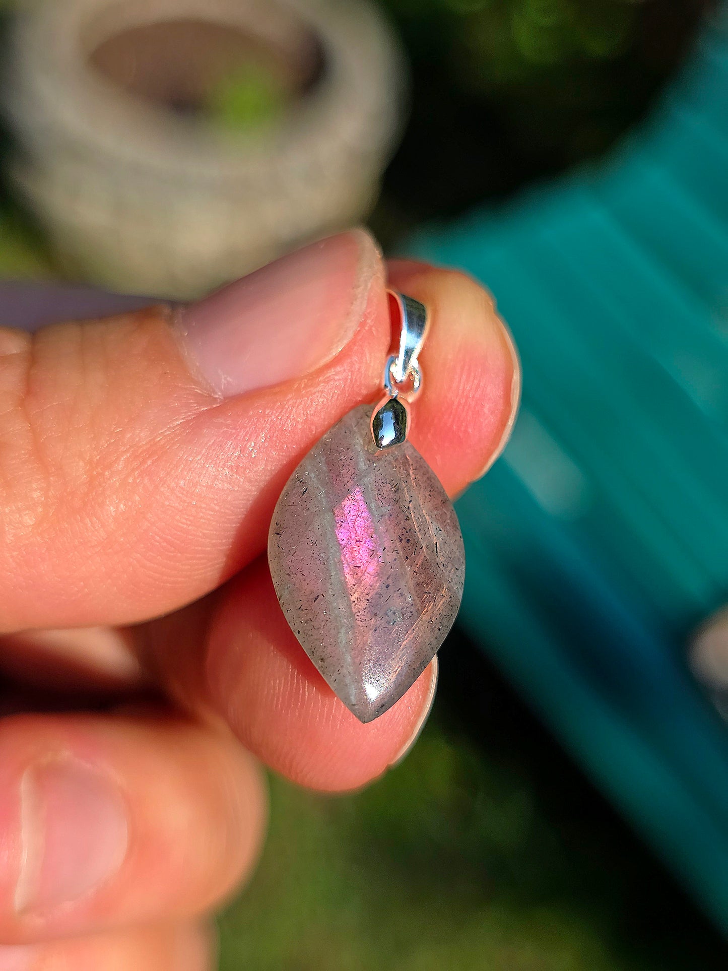 Petit pendentif Labradorite violette et grise
