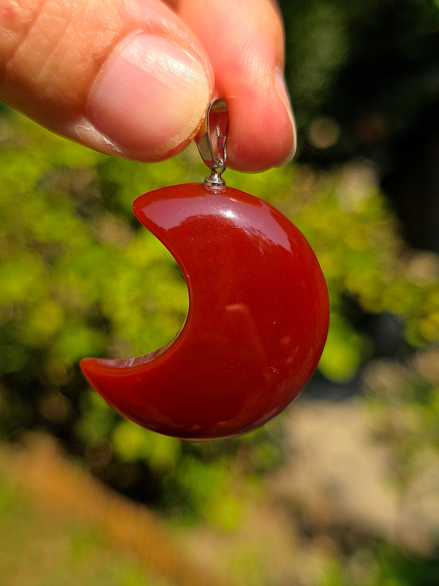 Pendentif lune en Cornaline