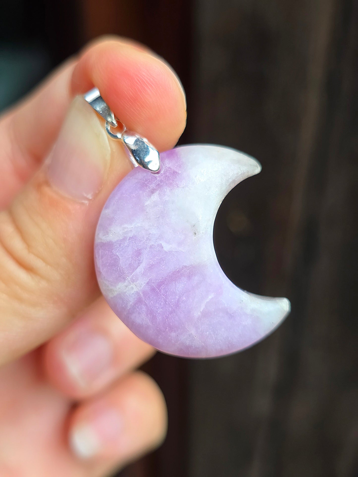 Pendentif lune en Lépidolite