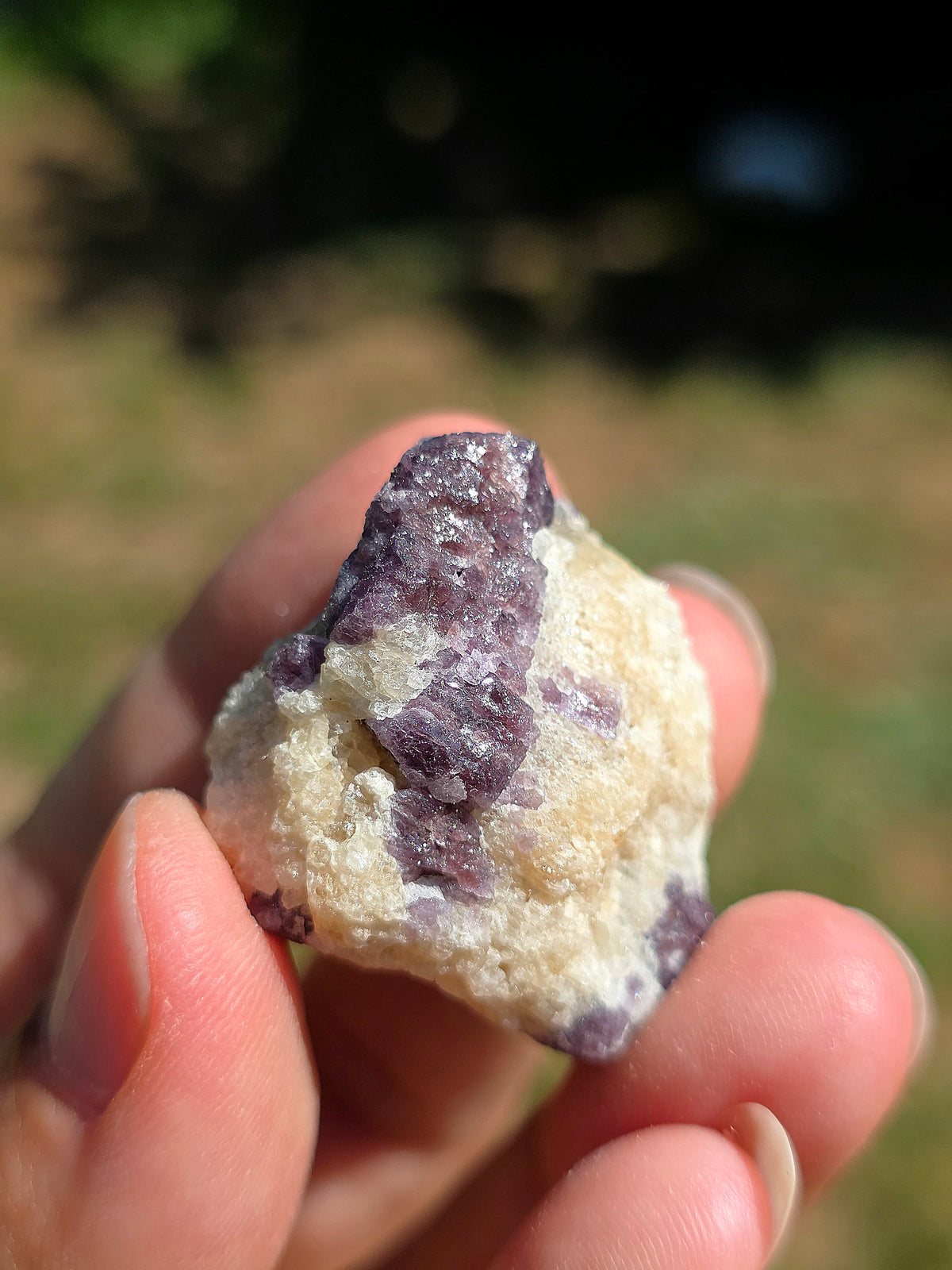 Spinelle violet brut sur Calcite blanche