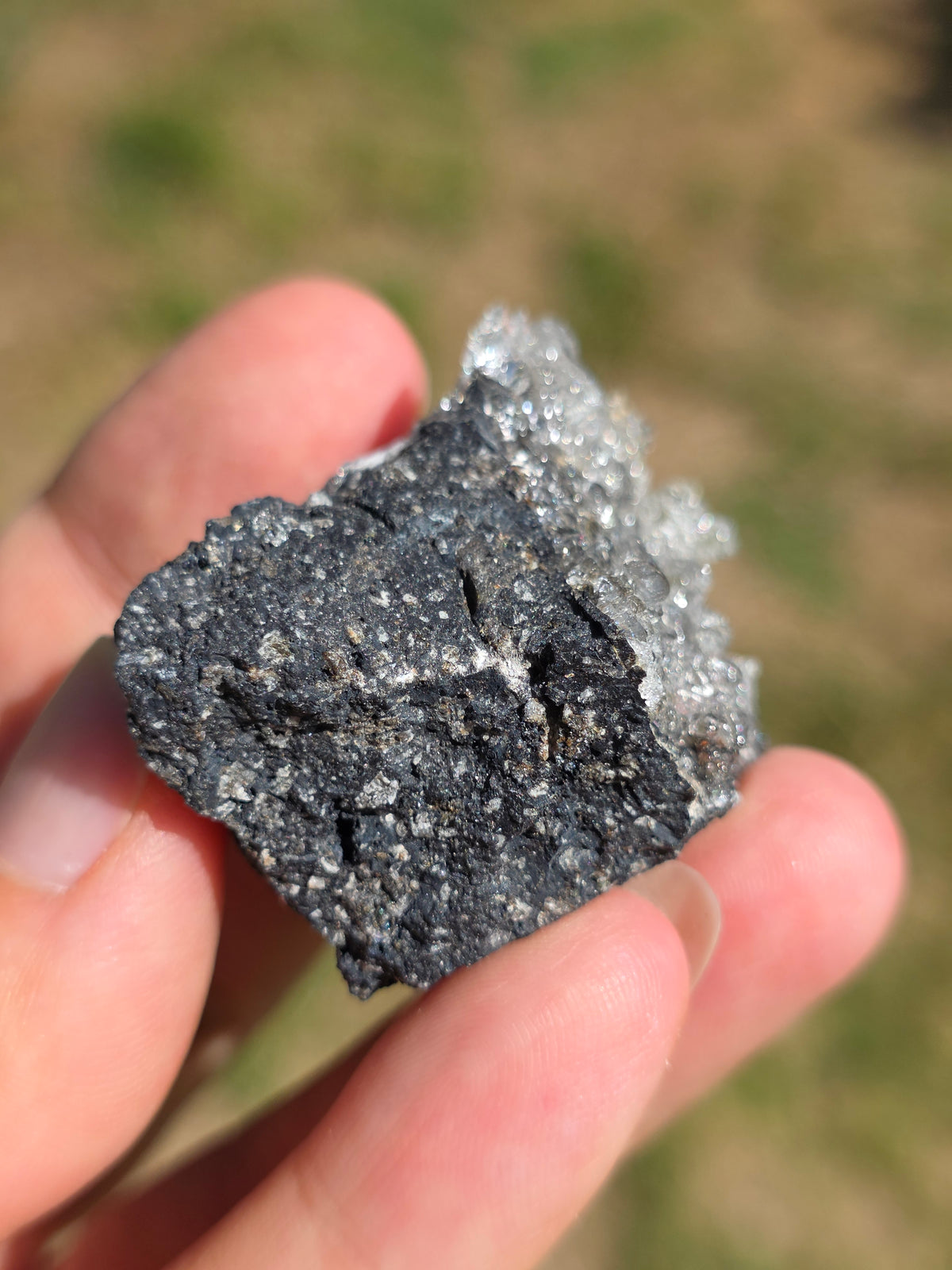 Opale Hyalite brute sur gangue de Hongrie
