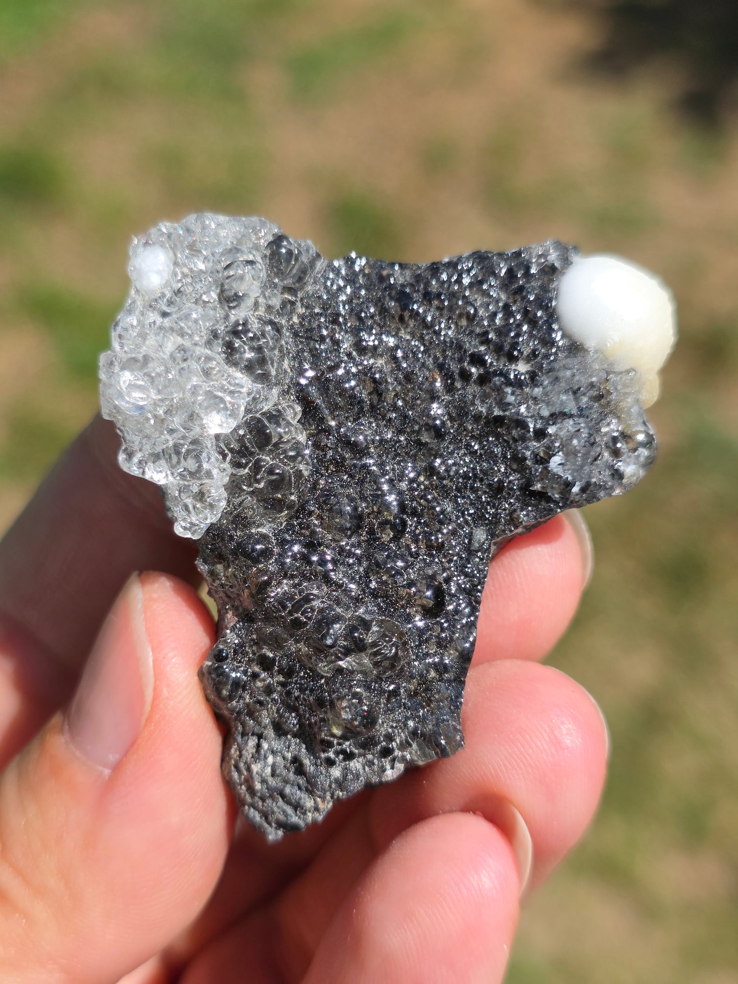 Opale Hyalite brute sur gangue avec Aragonite