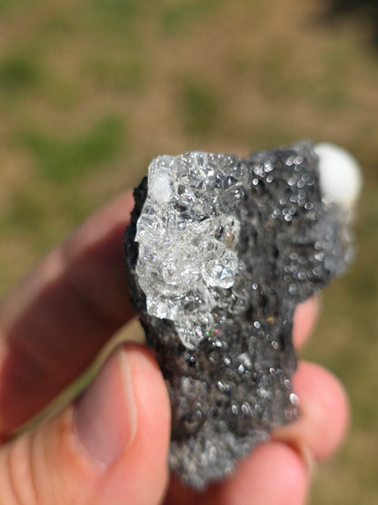 Opale Hyalite brute sur gangue avec Aragonite