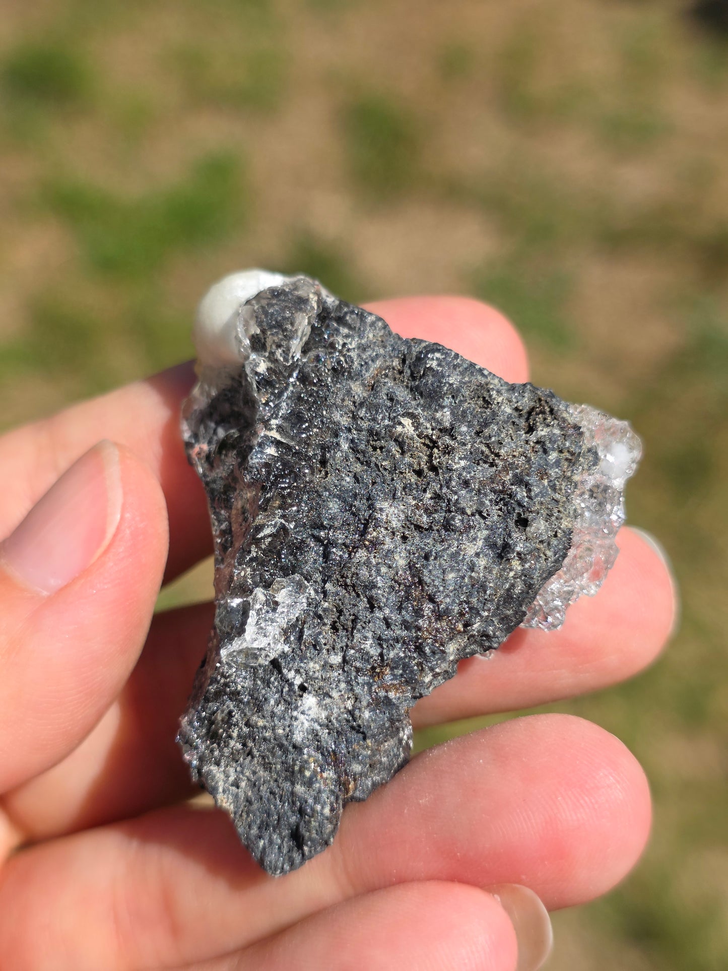 Opale Hyalite brute sur gangue avec Aragonite