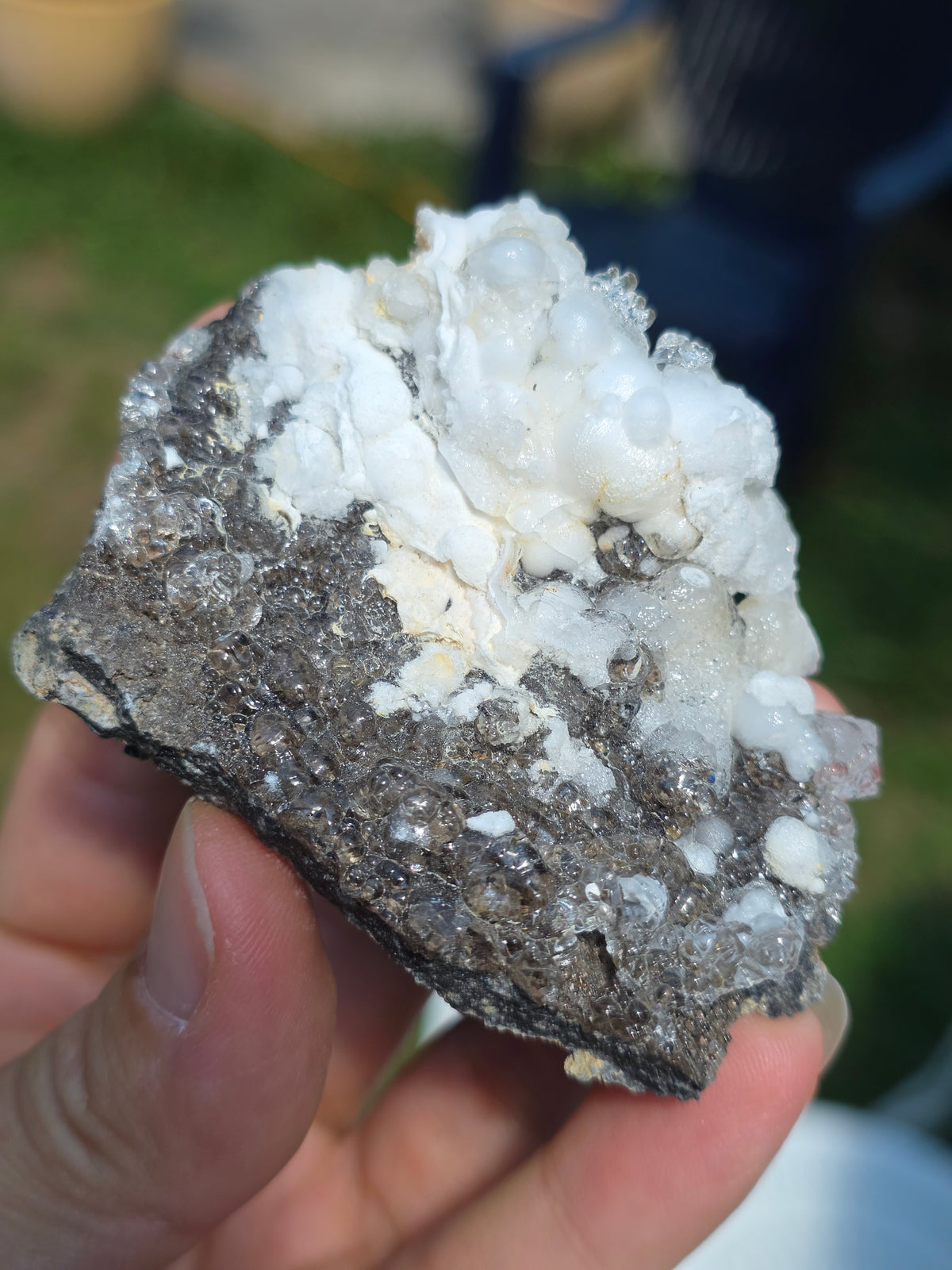 Opale Hyalite brute sur gangue et aragonite