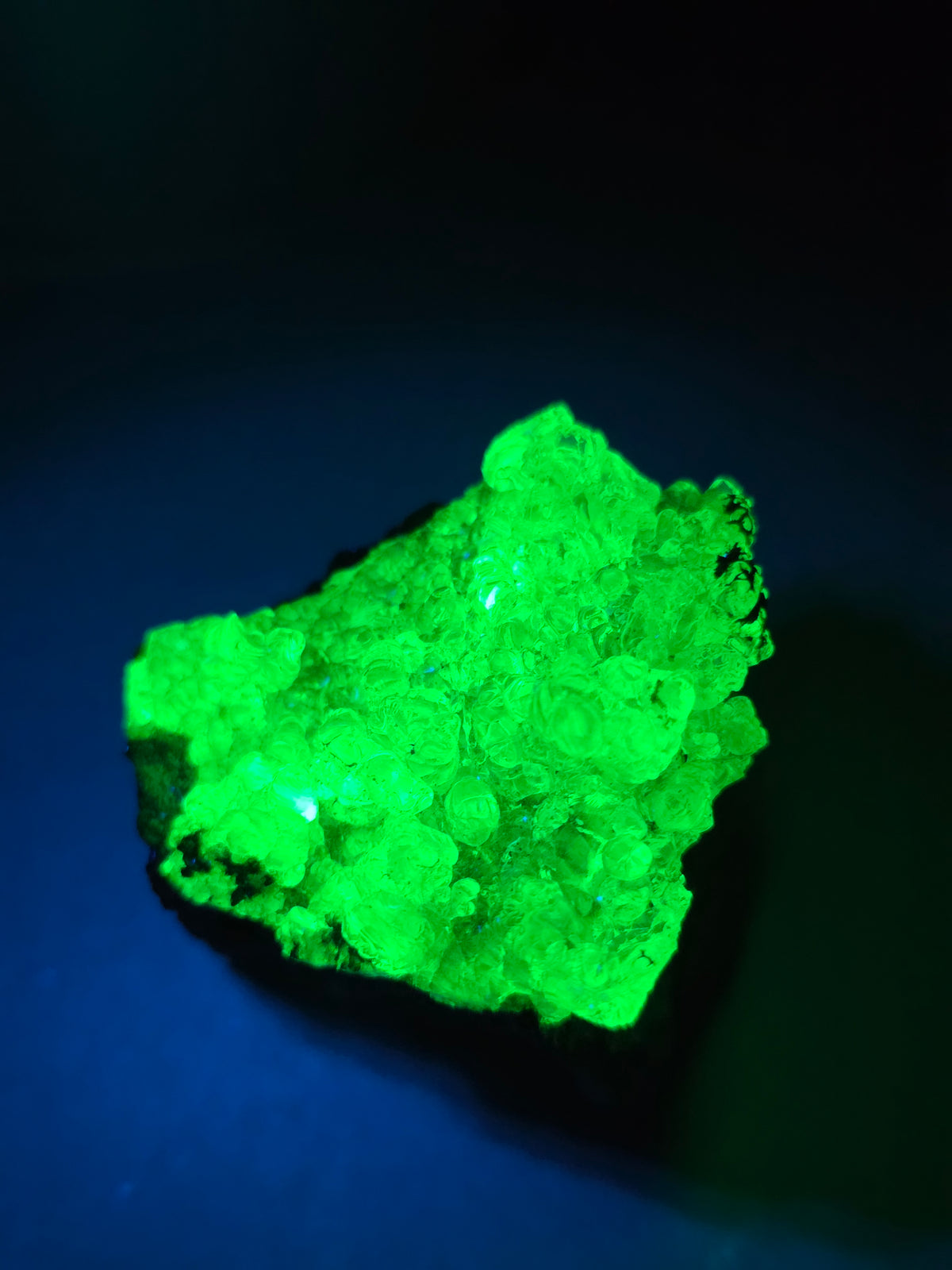 Opale Hyalite brute sur gangue de Hongrie