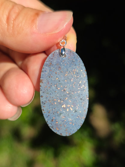 pendentif en Calcédoine avec inclusions de Cuivre