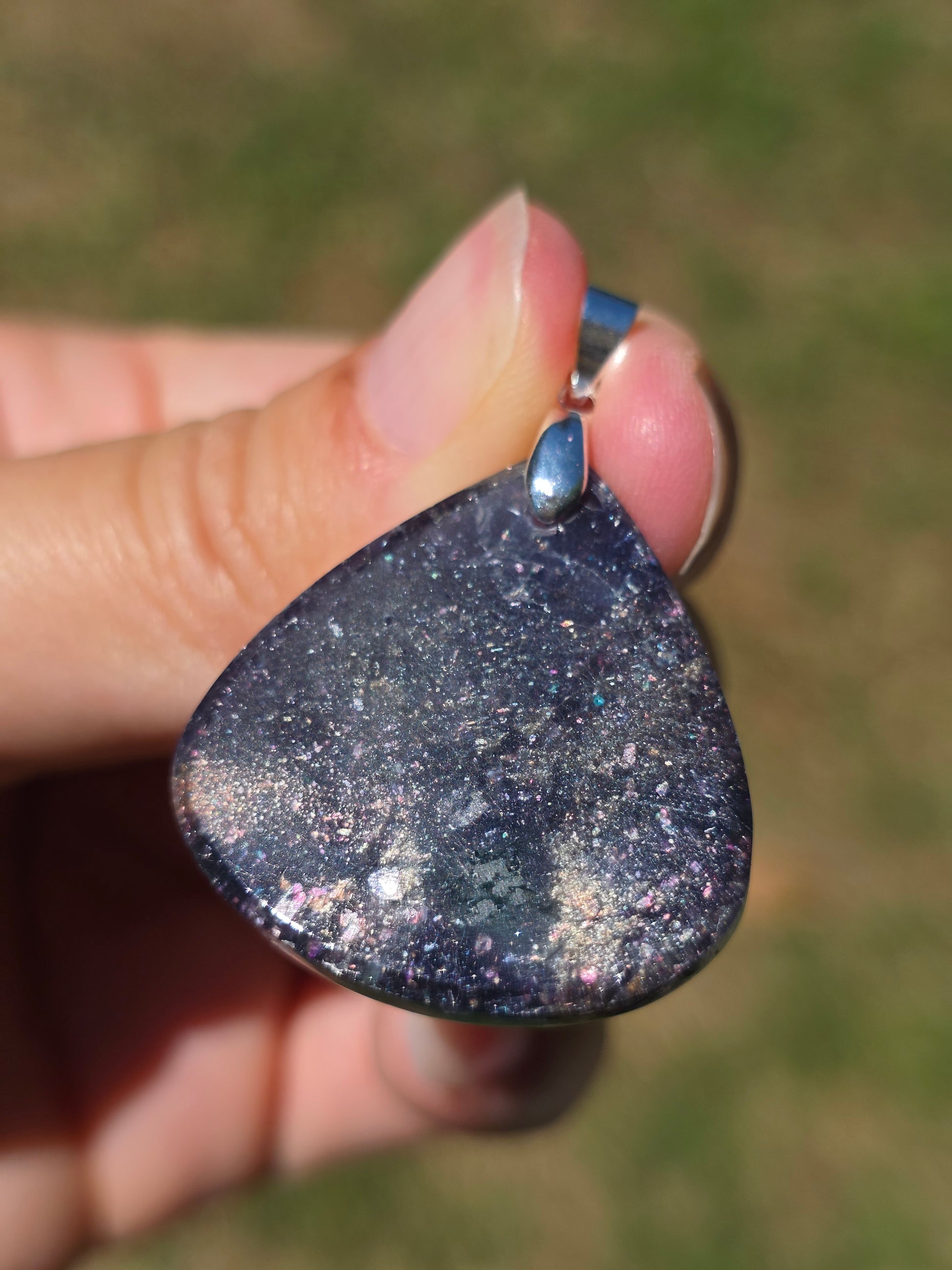 pendentif en Iolite Bloodshot