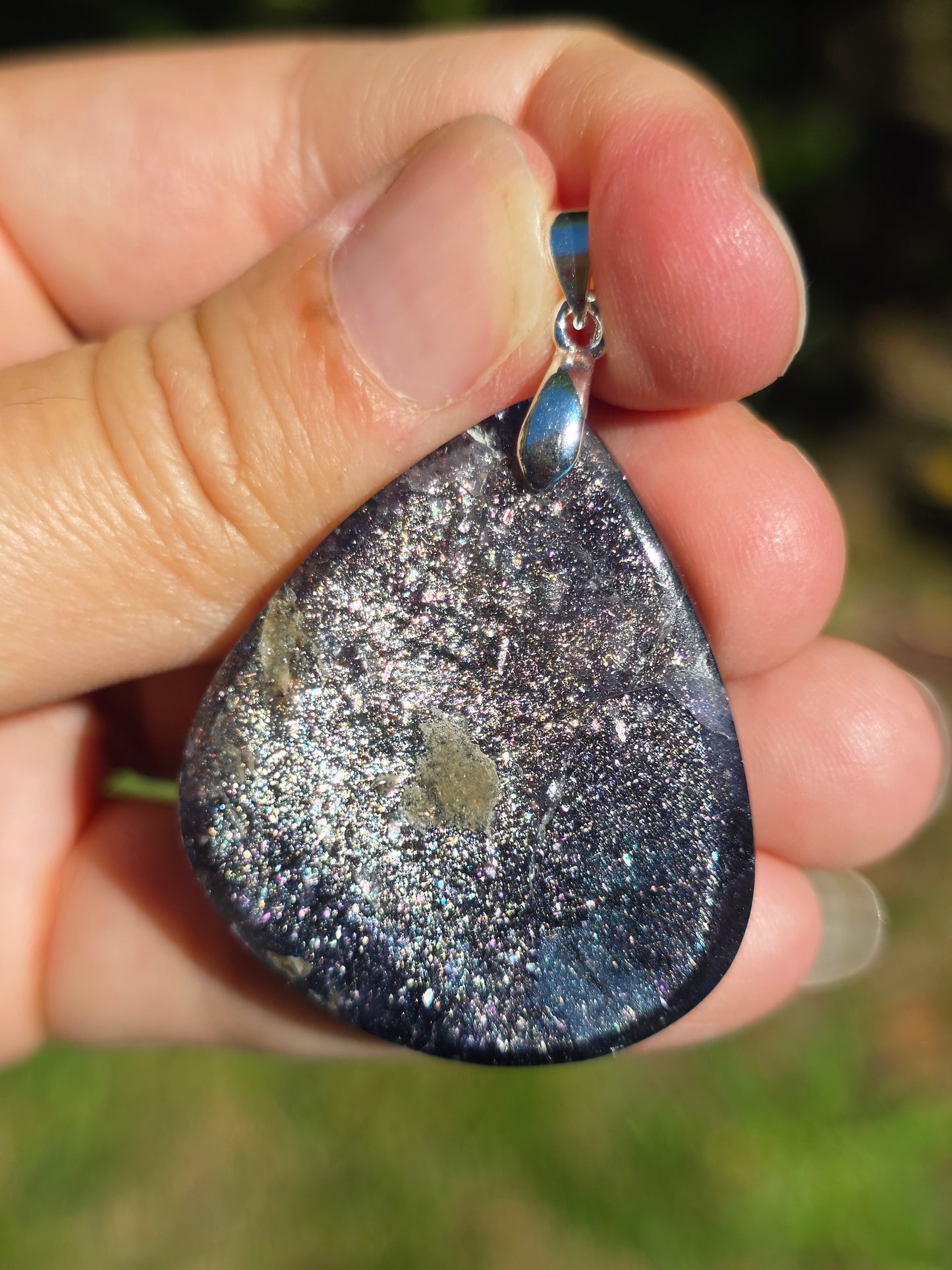 pendentif en Iolite Bloodshot