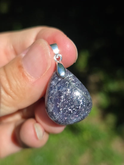 pendentif en Iolite Bloodshot