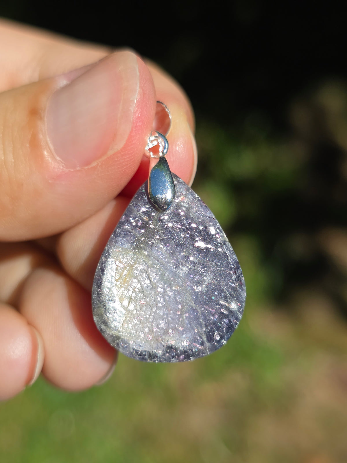 pendentif en Iolite Bloodshot