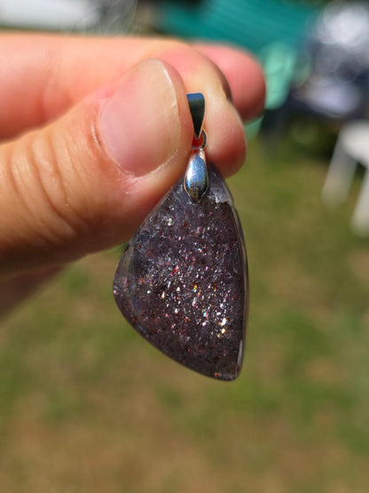 pendentif en Iolite Bloodshot