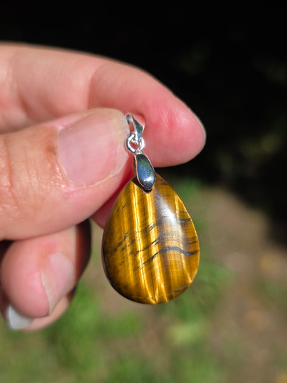 petit pendentif en Oeil de tigre