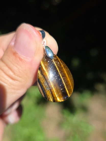 petit pendentif en Oeil de tigre