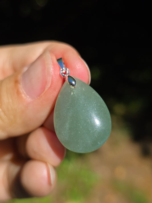 Joli petit pendentif en Aventurine verte
