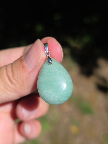 Joli petit pendentif en Aventurine verte