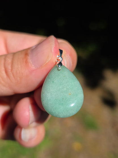 Joli petit pendentif en Aventurine verte