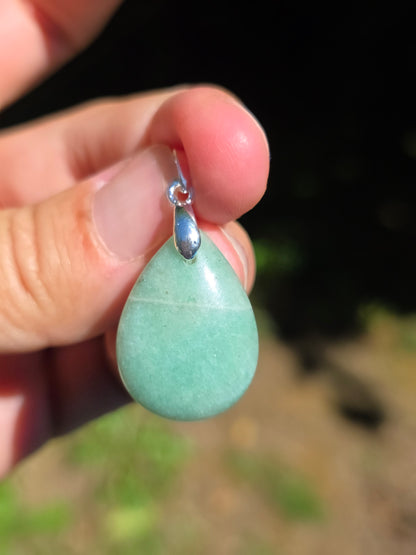 Joli petit pendentif en Aventurine verte