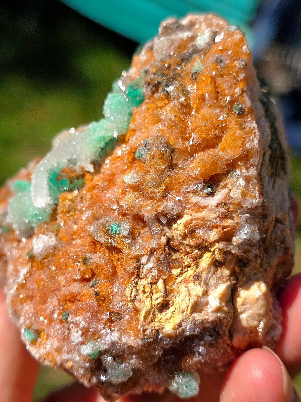 spécimen brut de Devilline, Gypse et Dolomite en provenance du Maroc