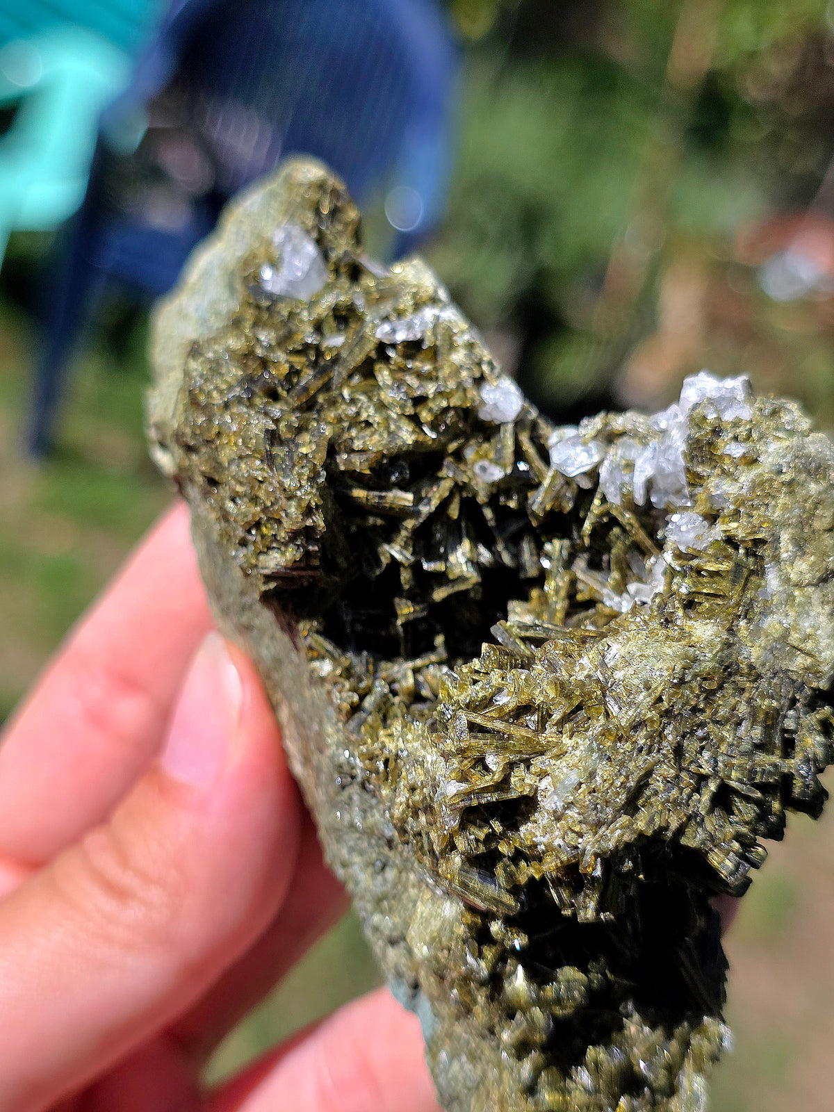 Epidote des carrières de l'Ophite à Lourdes, Hautes-Pyrénées