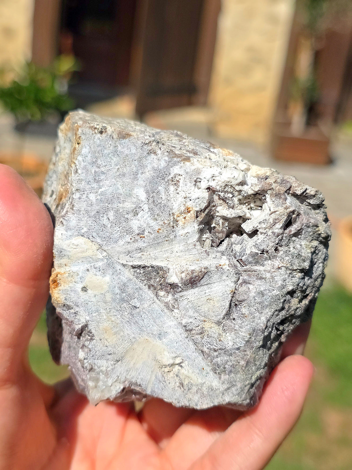 Grosse Axinite de Barèges, Pyrénées.