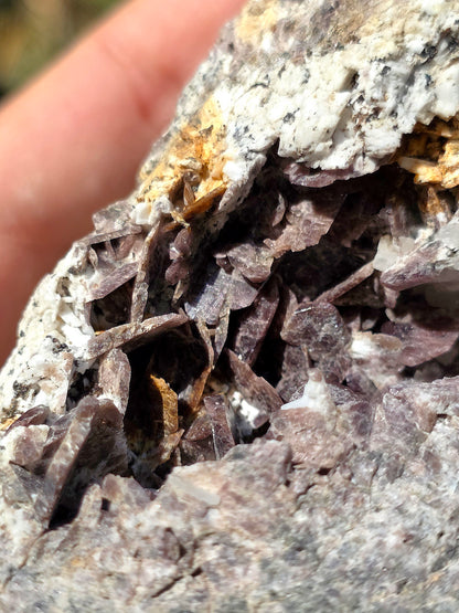 Grosse Axinite de Barèges, Pyrénées.