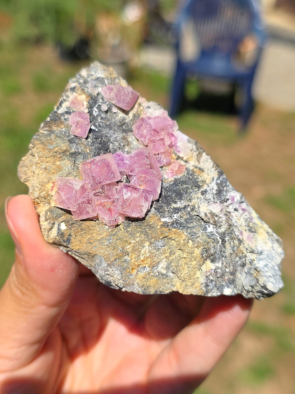 Fluorite (ou Fluorine) rose brute du Béarn