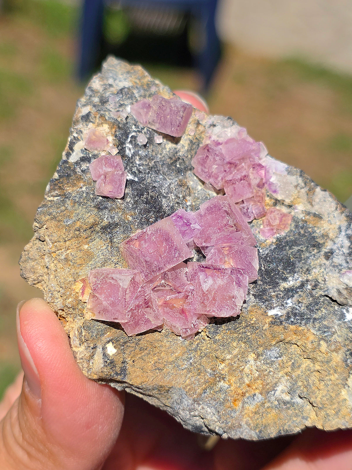 Fluorite (ou Fluorine) rose brute des Pyrénées