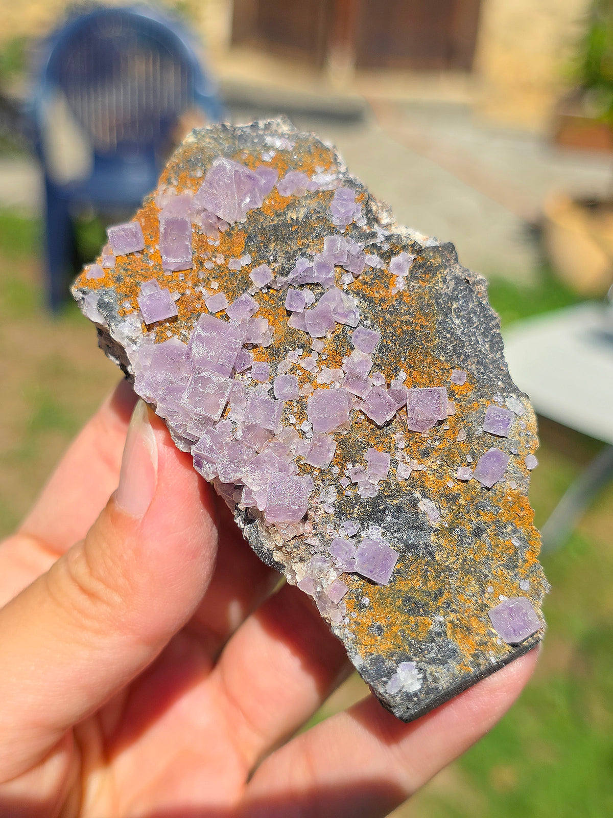 Fluorite violette brute du Béarn dans les Pyrénées