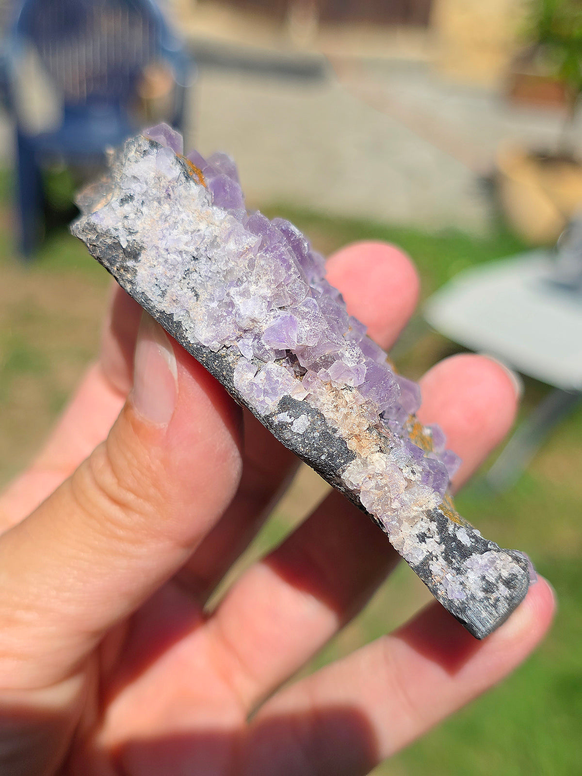 Fluorite violette brute du Béarn dans les Pyrénées