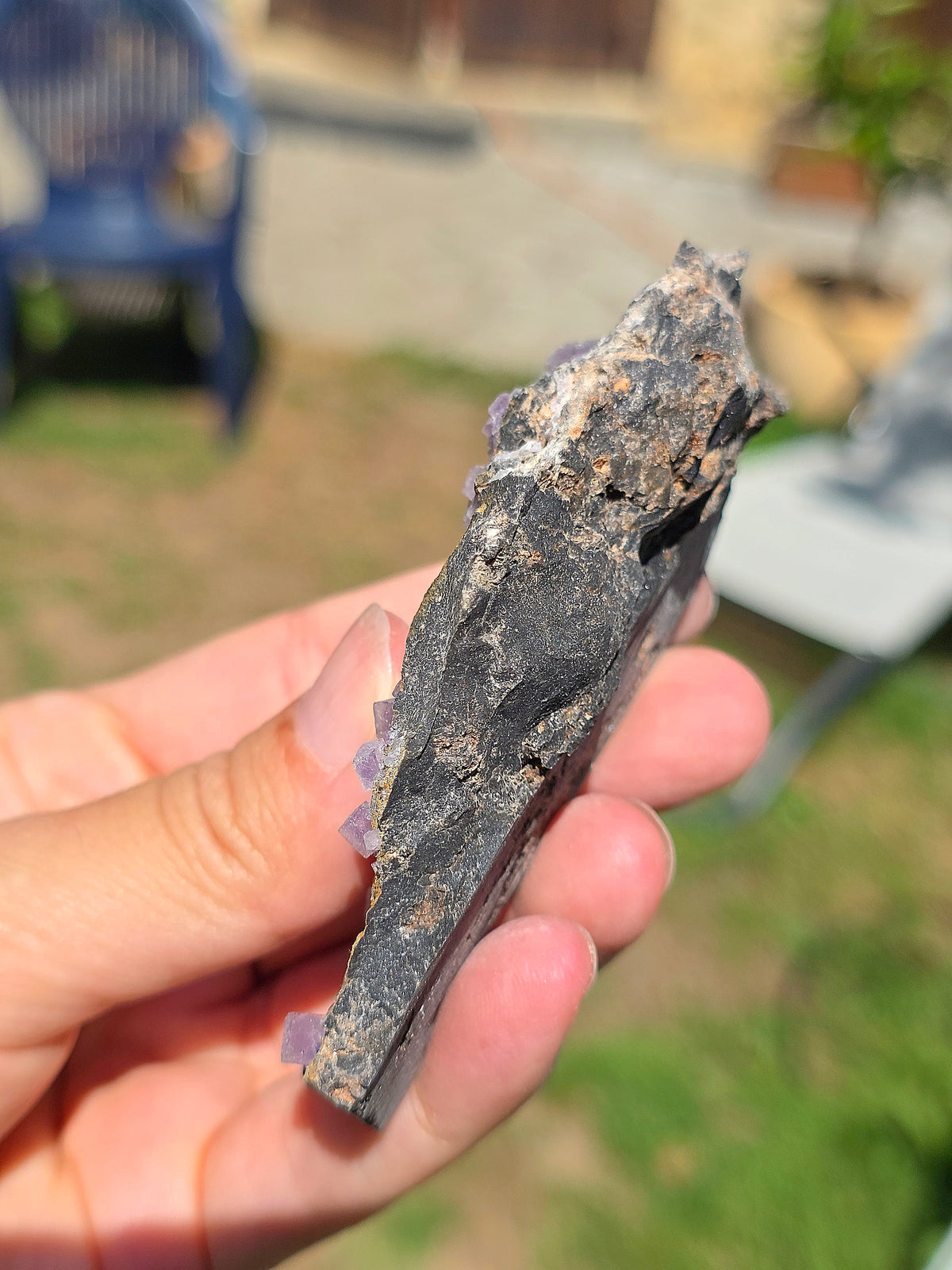 Fluorite violette brute du Béarn dans les Pyrénées