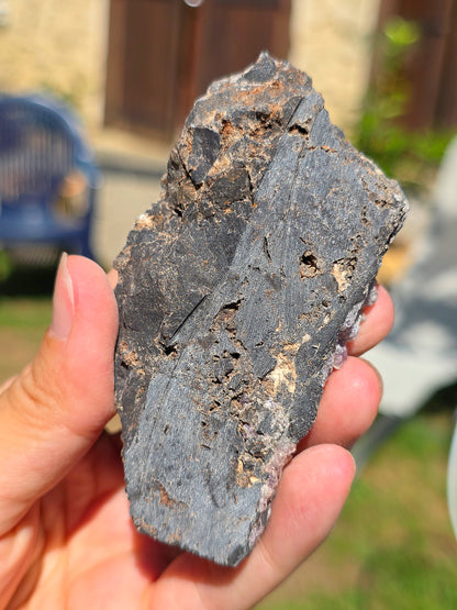 Fluorite violette brute du Béarn dans les Pyrénées
