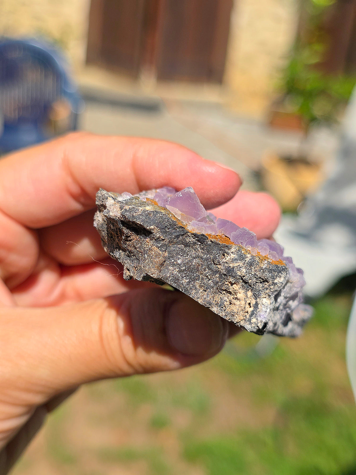 Fluorite violette brute du Béarn dans les Pyrénées