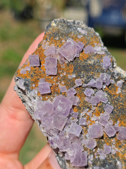 Fluorine violette brute du Béarn dans les Pyrénées
