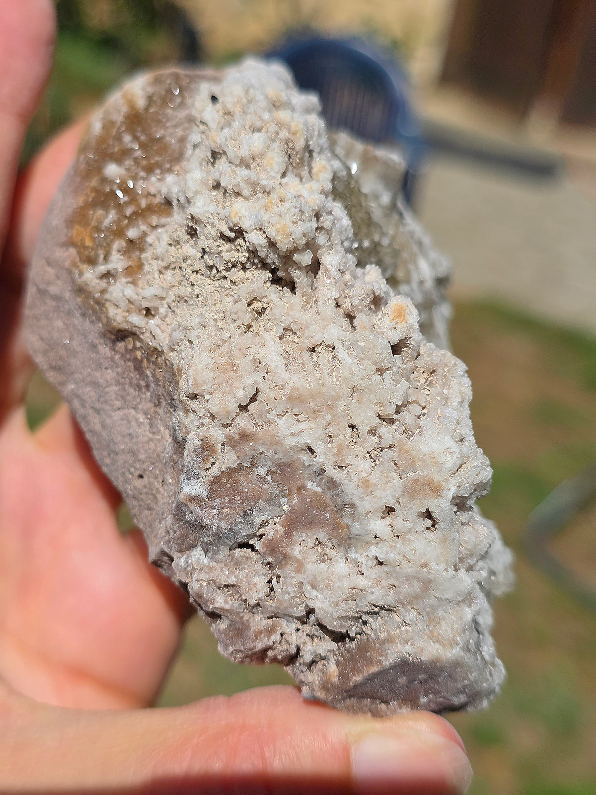 Fluorite jaune du Béarn dans les Pyrénées avec Quartz