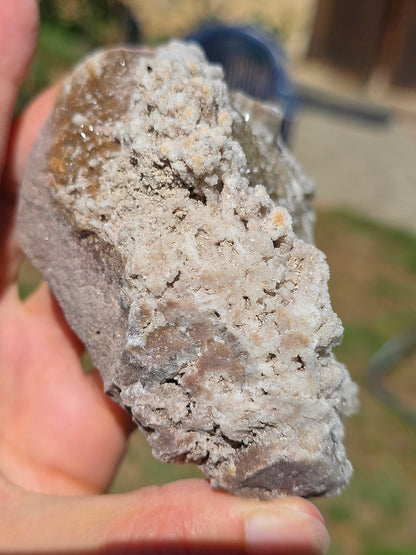 Fluorite jaune du Béarn dans les Pyrénées avec Quartz