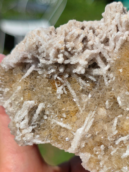 Fluorite jaune du Béarn dans les Pyrénées avec Quartz