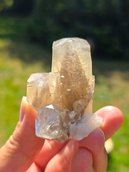 Calcite miel brute avec fantôme des Pyrénées