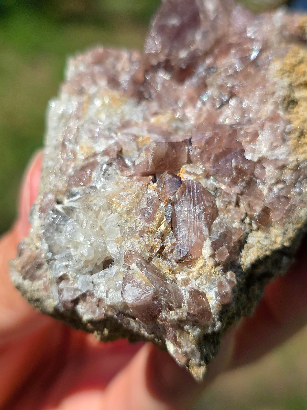 Axinite en provenance de Barèges, Pyrénées