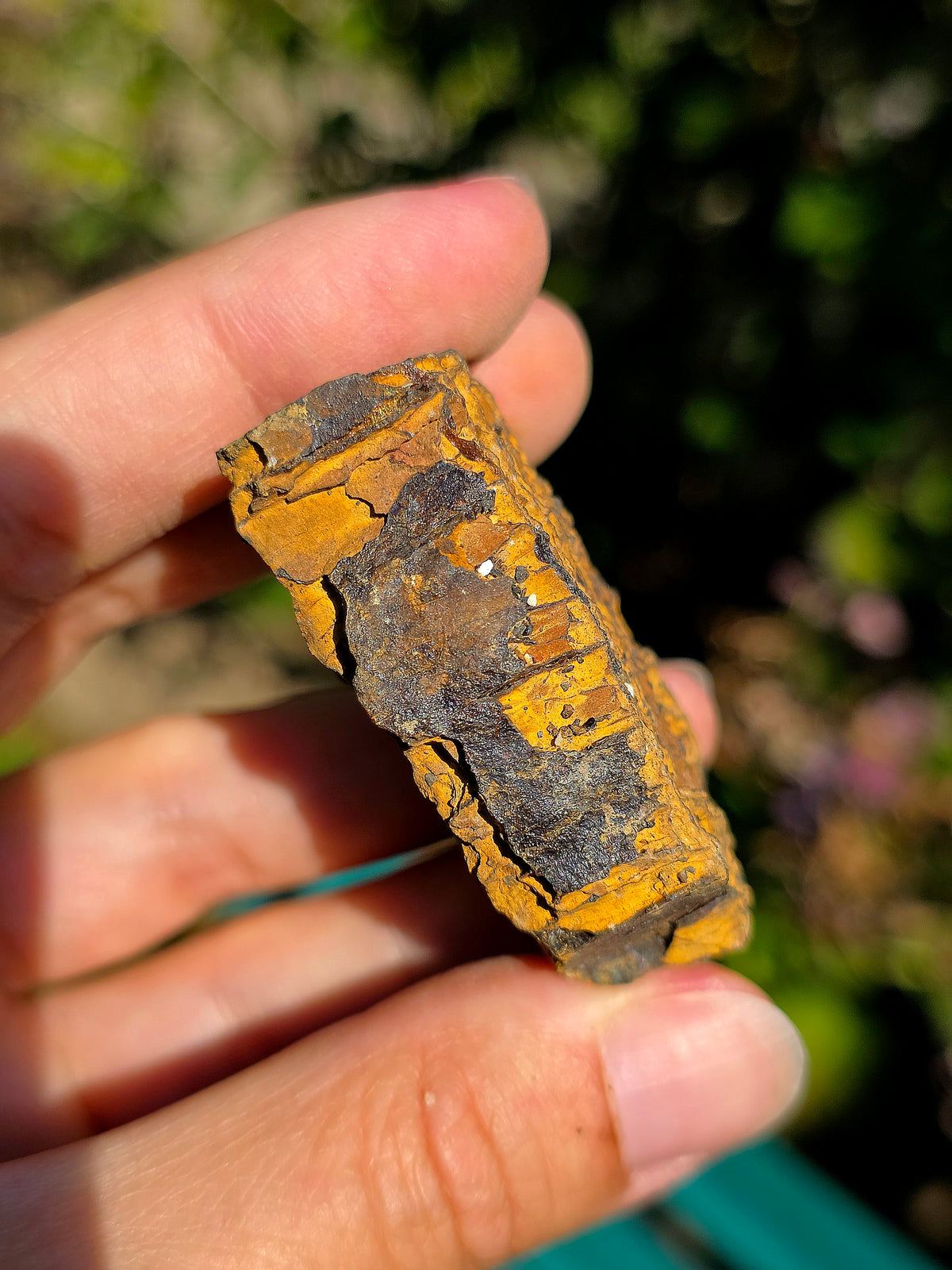 Jolie Limonite brute des Pyrénées.